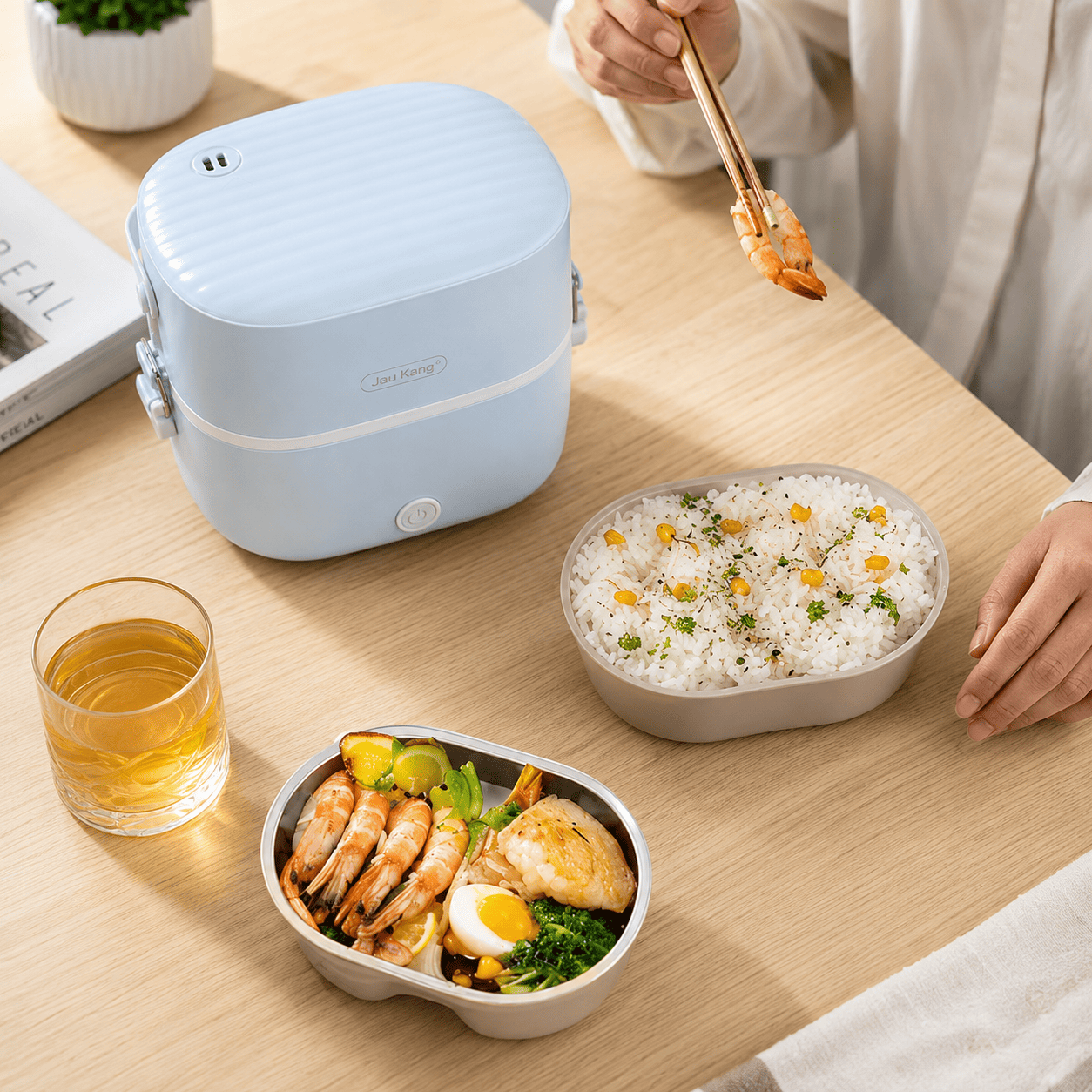 Portable electric lunch box with metal food containers